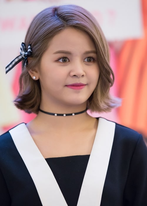 Sorn as seen at a Yeouido fansign in 2016