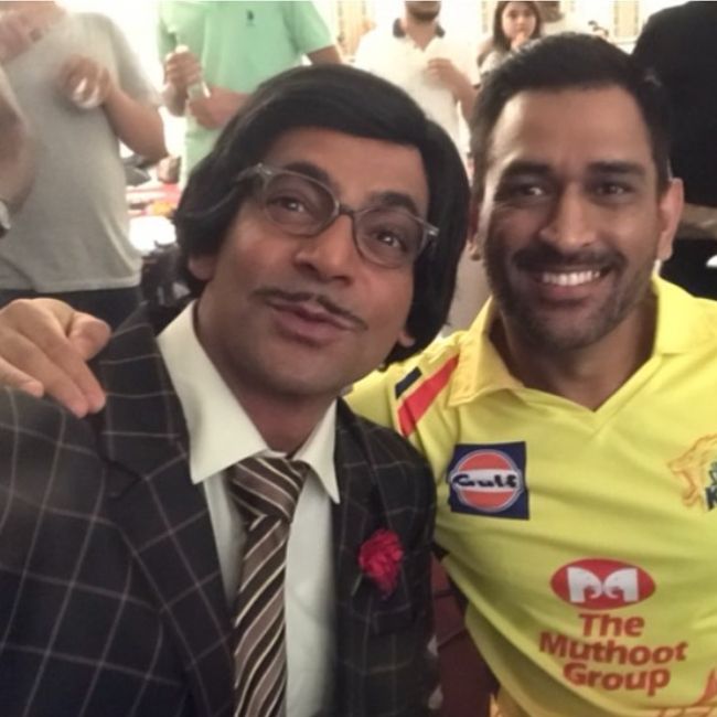 Sunil Grover as seen posing with Mahendra Singh Dhoni in 2020