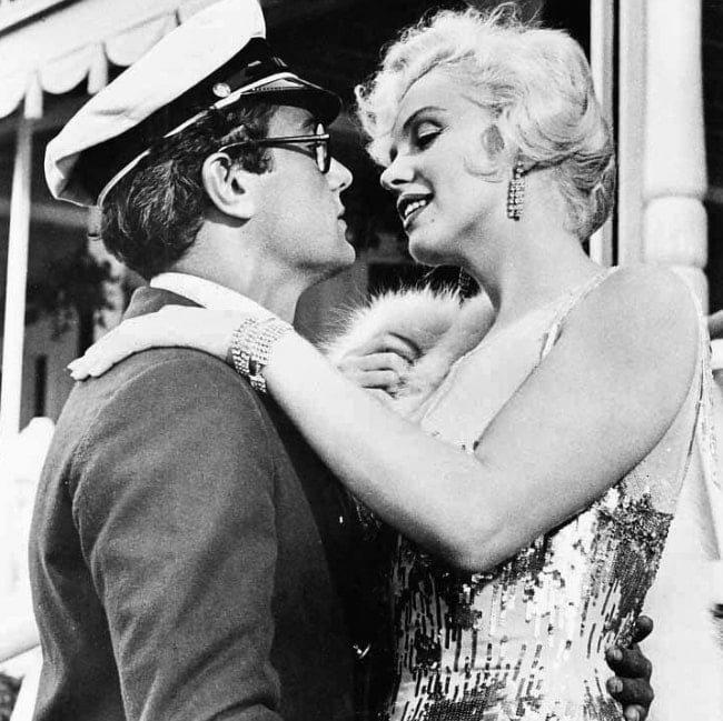 Tony Curtis and Marilyn Monroe in a promotional image for 'Some Like it Hot' (1959)