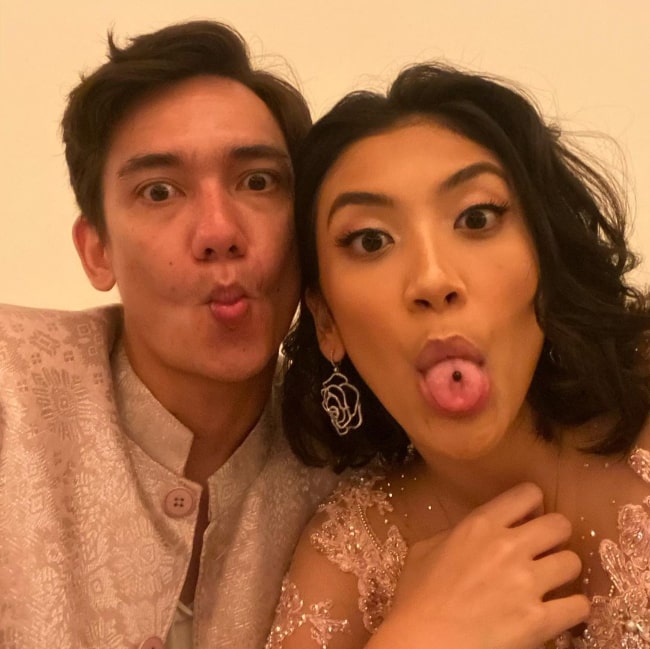 Adipati Dolken posing for a selfie alongside Canti Tachril in September 2020