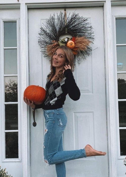 Alana Clements smiling for a Halloween picture in October 2020