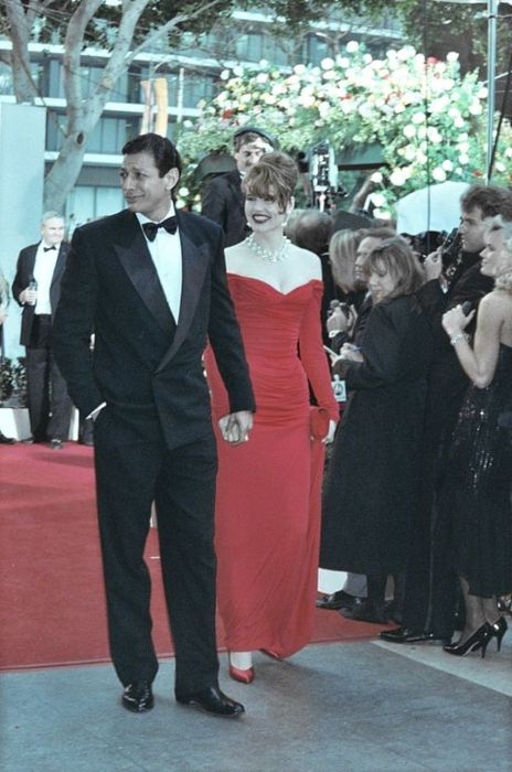 Geena Davis arriving at the 1990 Academy Awards with Jeff Goldblum