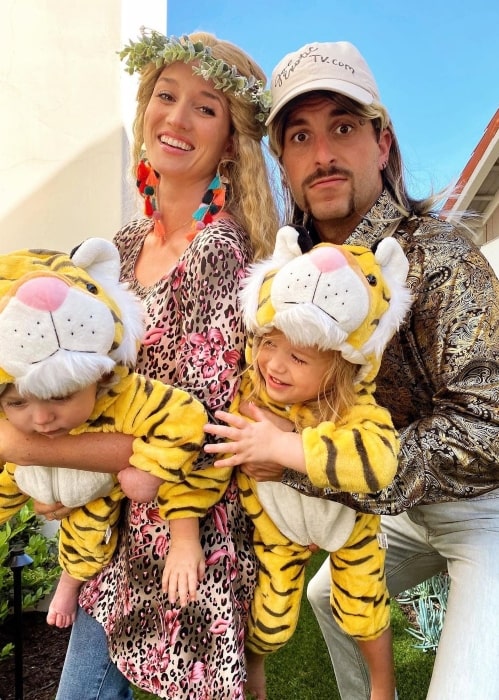 Jade Roper having fun with her family dressing up as cool cats and kittens in April 2020