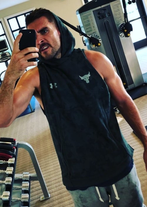 Josh Segarra as seen while taking a mirror selfie in November 2018
