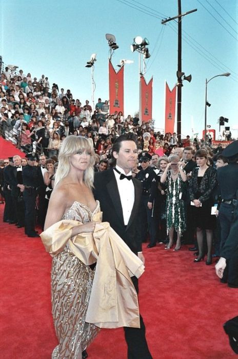 Kurt Russell and Goldie Hawn seen arriving at the Academy Awards in 1989