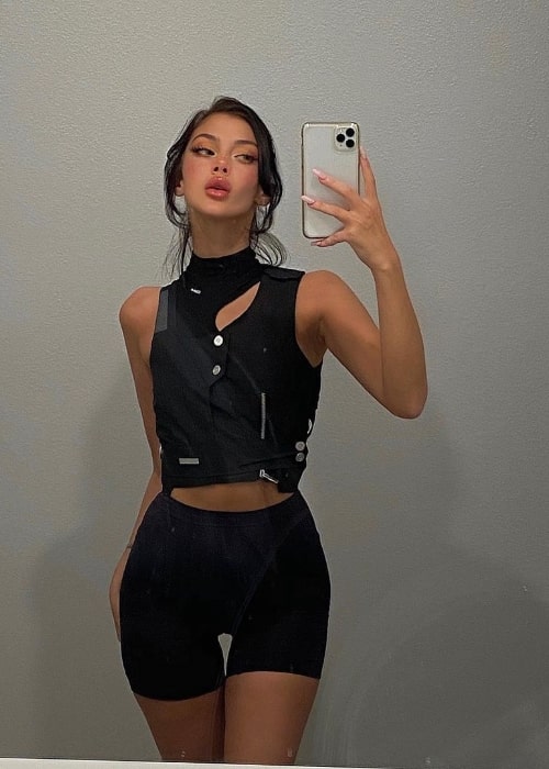 Sahar Luna as seen while clicking a mirror selfie in June 2020