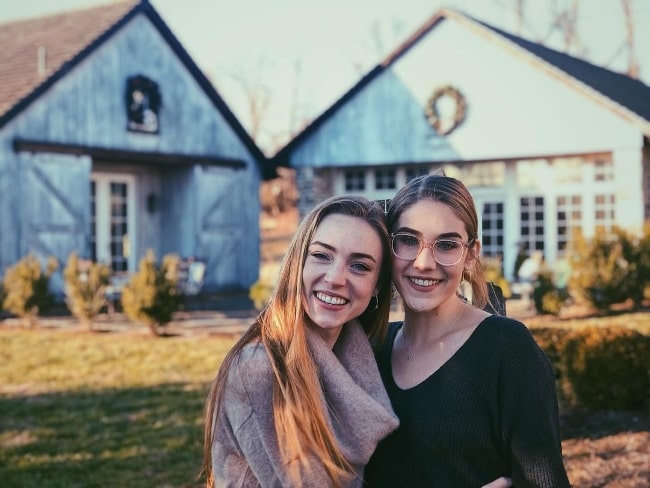 Sarah Mezzanotte (Left) smiling in a picture alongside Grace Mezzanotte in December 2019