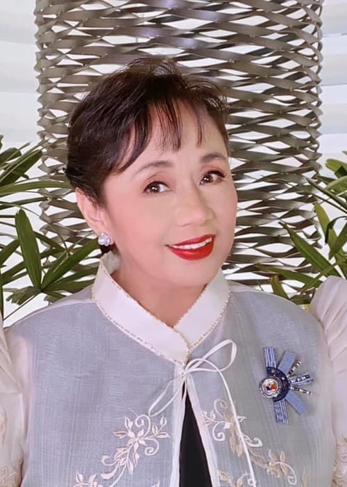 vilma-santos-height-weight-family-facts-spouse-education-biography