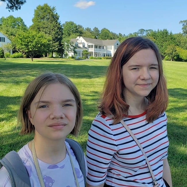 Addie Babyteeth4 as seen in a picture that was taken with her sister Jillian Babyteeth4 in November 2020
