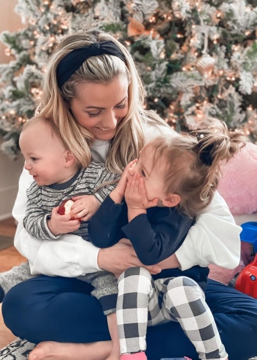Carly Waddell along with her kids in an Instagram post in January 2020