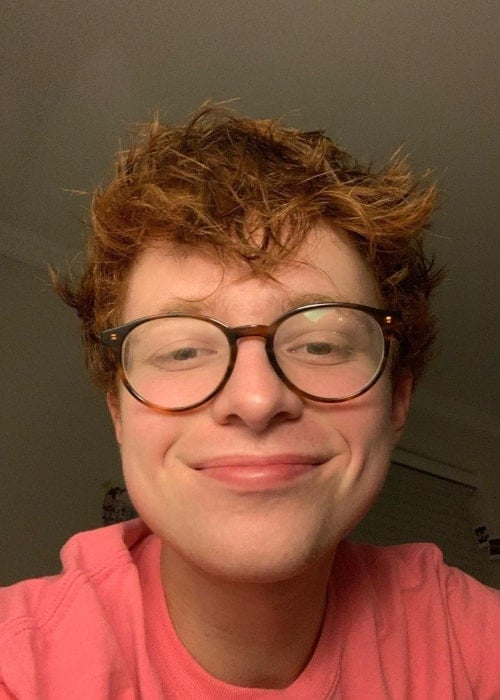 Cavetown in November 2019 smiling after being appreciated