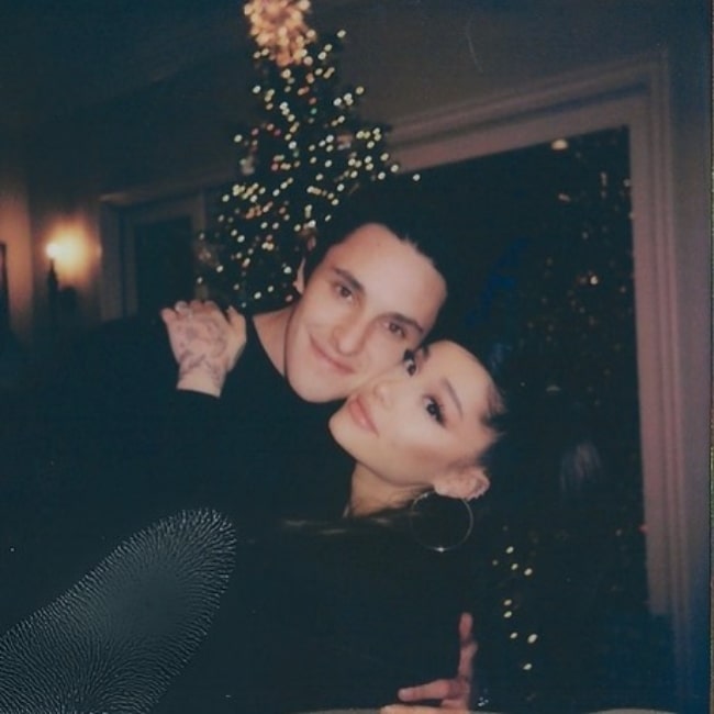 Dalton Gomez and Ariana Grande posing for a Christmas picture in December 2020