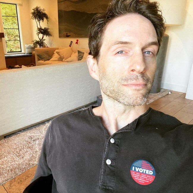 Glenn Howerton in October 2020 declaring that he just voted