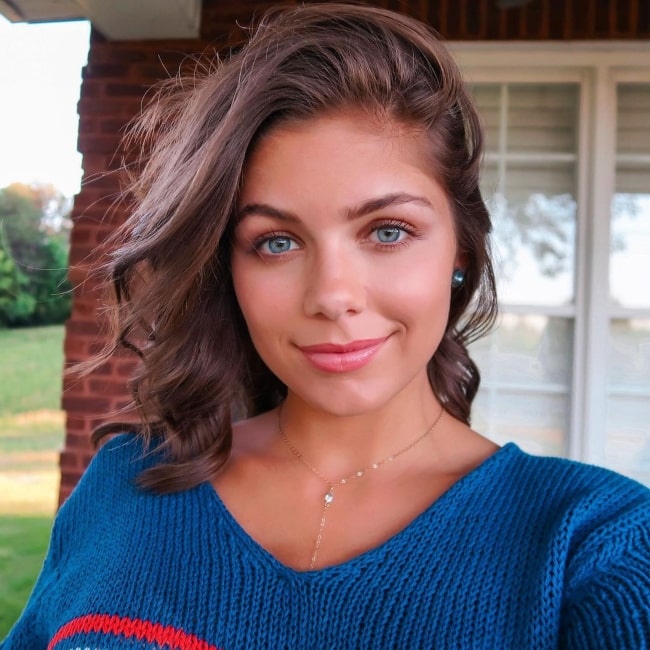 Hannah Ann Sluss sharing her selfie in May 2019