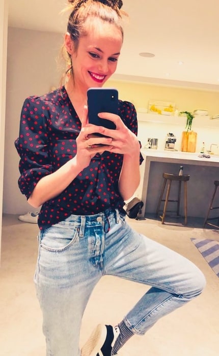 Hannah Tointon as seen while taking a mirror selfie in December 2018