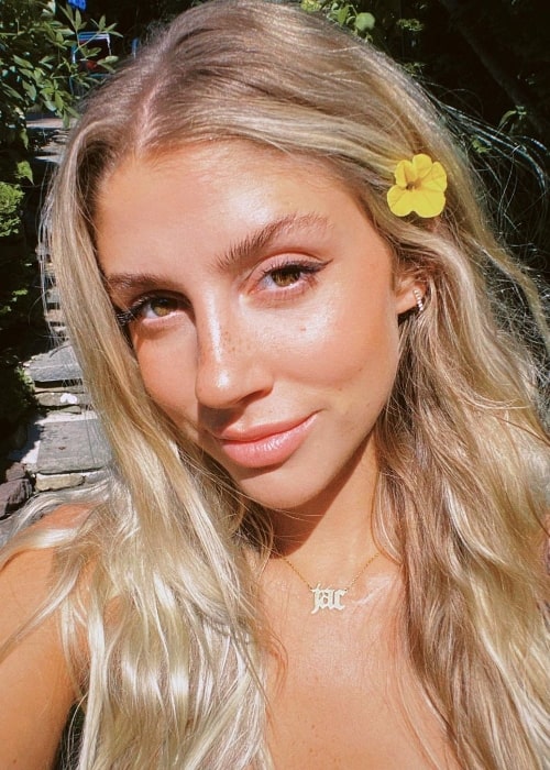 Jac Anderson as seen while clicking a selfie with a flower in her hair in June 2020