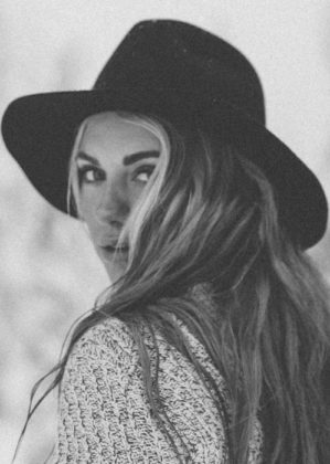 Jessica Sipos Height, Weight, Age, Spouse, Family, Facts, Biography