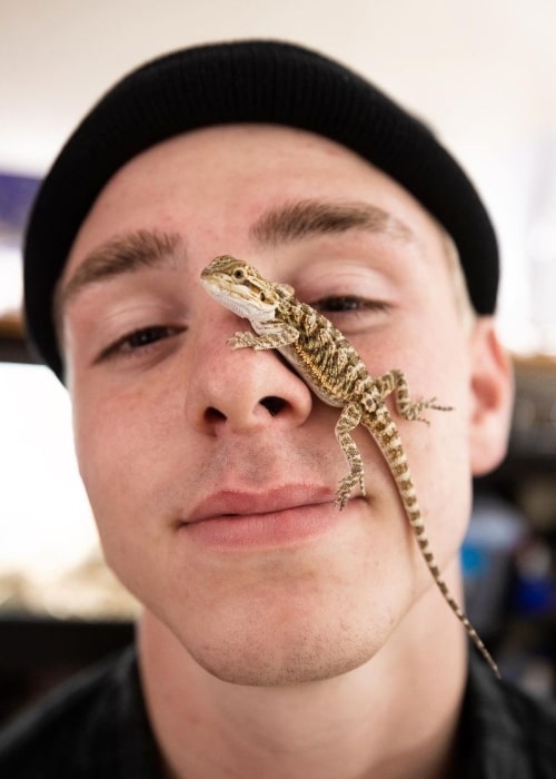 Jojo Tua having fun with a reptilian friend in September 2020