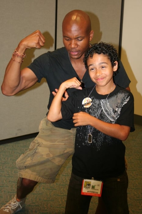 Leonard Roberts (Left) with his 'Heroes' co-star Noah Gray-Cabey in 2006