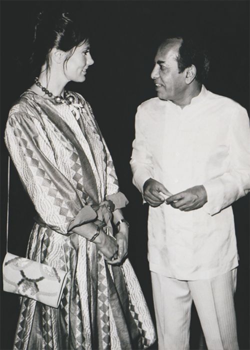 Maud Adams seen hanging out with Bhagwat Singh Mewar in 1983