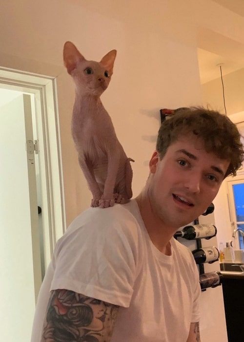 MrCrainer as seen in a picture that was taken with his cat Melvin in April 2020