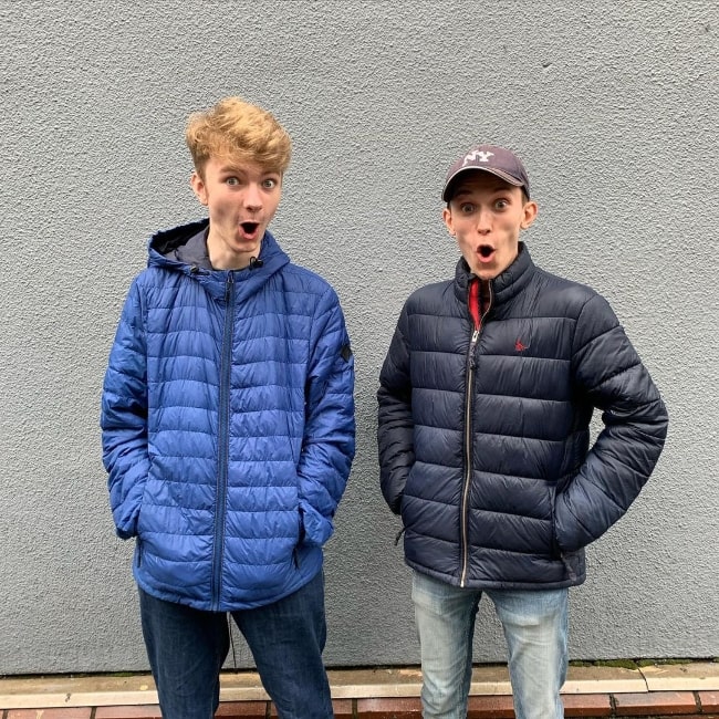 TommyInnit (Left) posing for a picture alongside Jack Manifold in August 2020