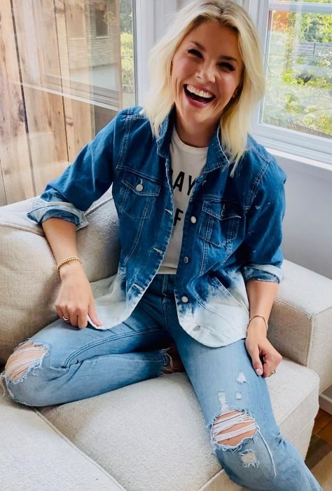 Amanda Kloots as seen while smiling for the camera in Los Angeles, California in September 2020