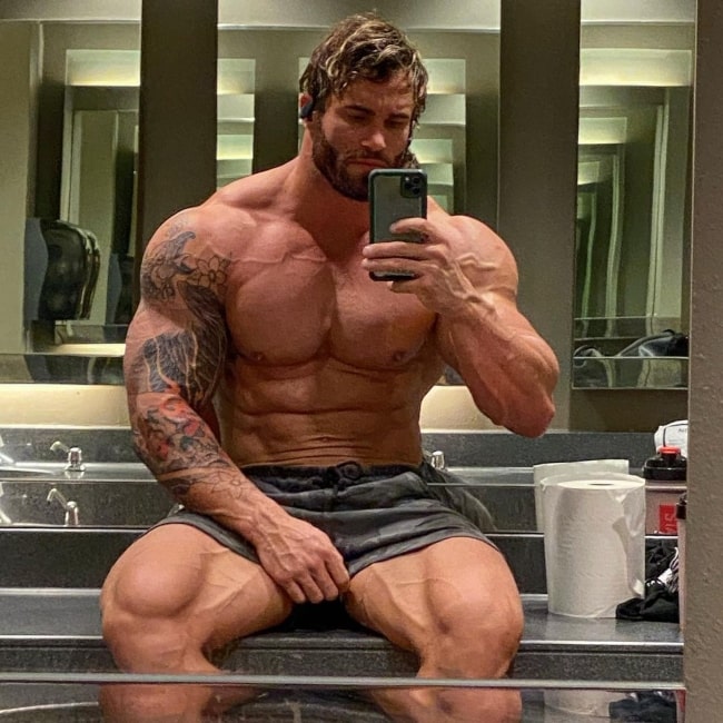 Calum Von Moger sharing his selfie in January 2021