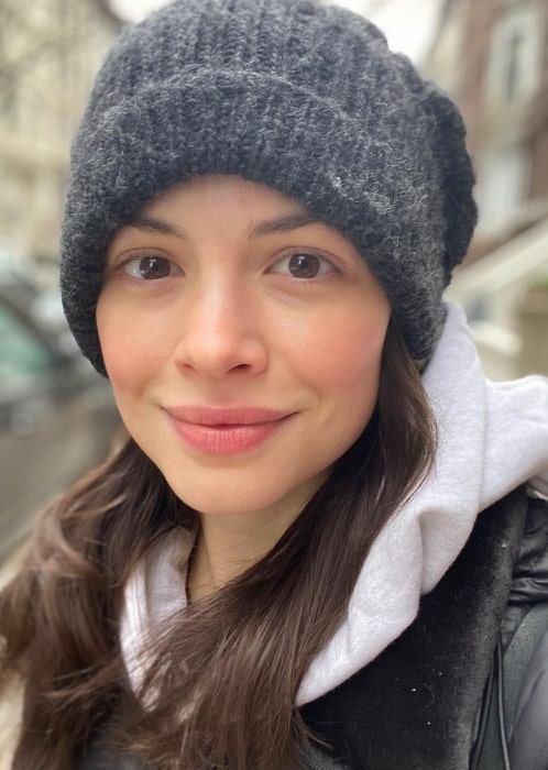 Conor Leslie enjoying a makeup-free and filter-free early morning start to 2020 in January 2020