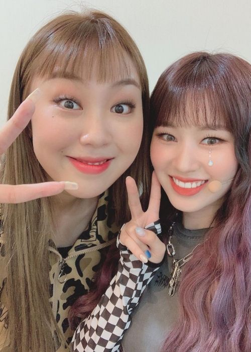 Elly as seen taking a selfie with Young-ji Lee in 2020