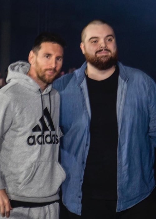 Ibai Llanos as seen in a picture that was taken with Lionel Messi in December 2019