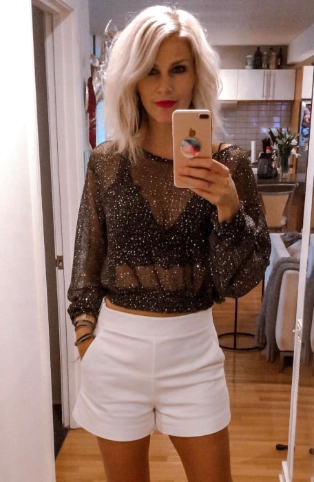 Jennifer Wayne sharing her selfie in July 2019