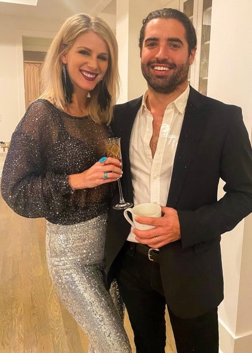 Jennifer Wayne with her husband in January 2021 wishing everyone a happy new year being thankful for having got to spend a lot of time with her loved ones in the year gone by