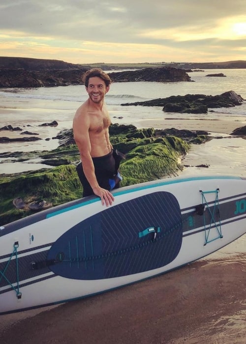 Jonathan Bailey in September 2020 having fun in Cornwall