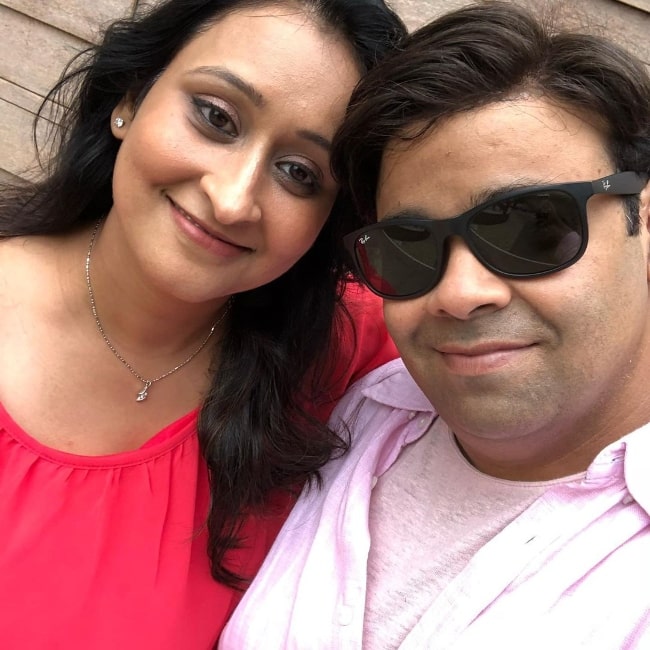 Kiku Sharda taking a selfie with his wife Priyanka Sharda in an Instagram post in December 2019