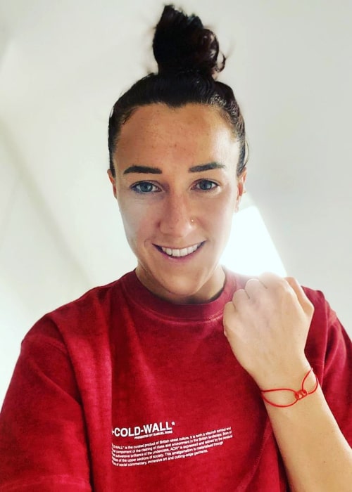 Lucy Bronze in an Instagram selfie from May 2020