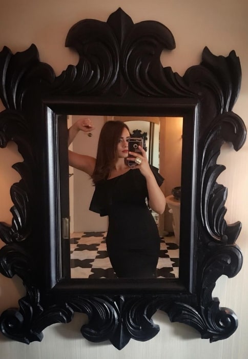 Mayanti Langer sharing her selfie in March 2018