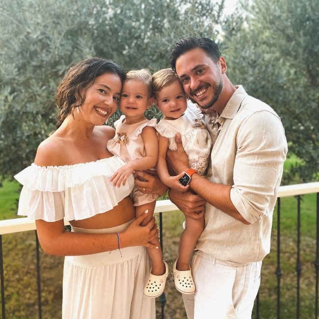 Pelin Akil smiling for a picture with her family at D-Resort Ayvalık Murat Reis in September 2020