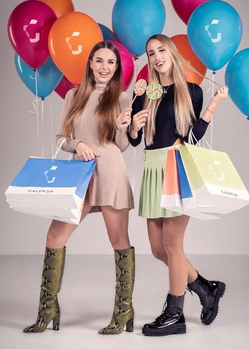 Sara Stankovic and her sister Lea Stankovic in a picture that was taken at the Belgrade Waterfront in October 2020