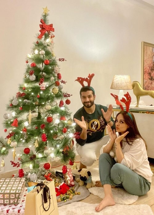 Sharad Malhotra as seen while posing for a Christmas picture along with his wife in December 2020