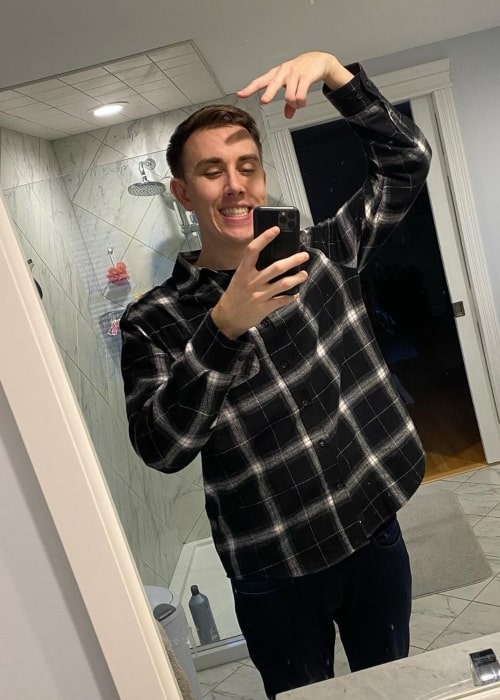 TheSmithPlays as seen in a selfie that was taken in December 2020