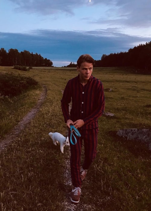 Edvard Olsson and his dog in a picture that was taken in March 2019