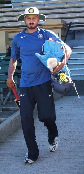 Harbhajan Singh arriving at training in February 2008