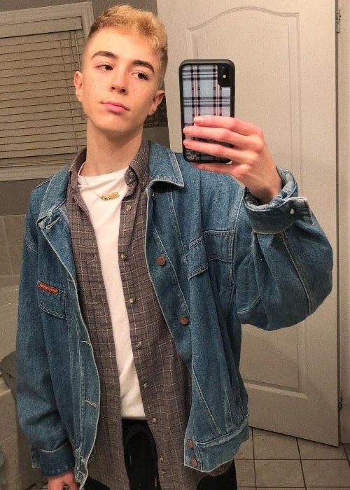 Joewoahy as seen while taking a mirror selfie in November 2020