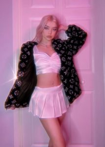 Lauren Burch Height, Weight, Age, Boyfriend, Family, Facts, Biography