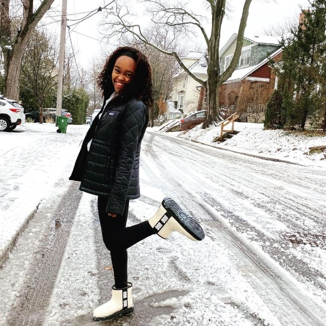 Lidya Jewett smiling for a picture while enjoying the snow in Toronto, Ontario in December 2020