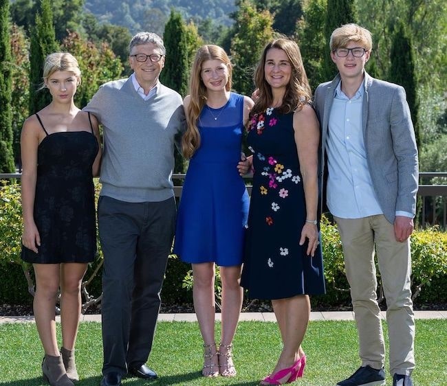 Melinda Gates with her family in November 2019 wishing everyone a Happy Thanksgiving