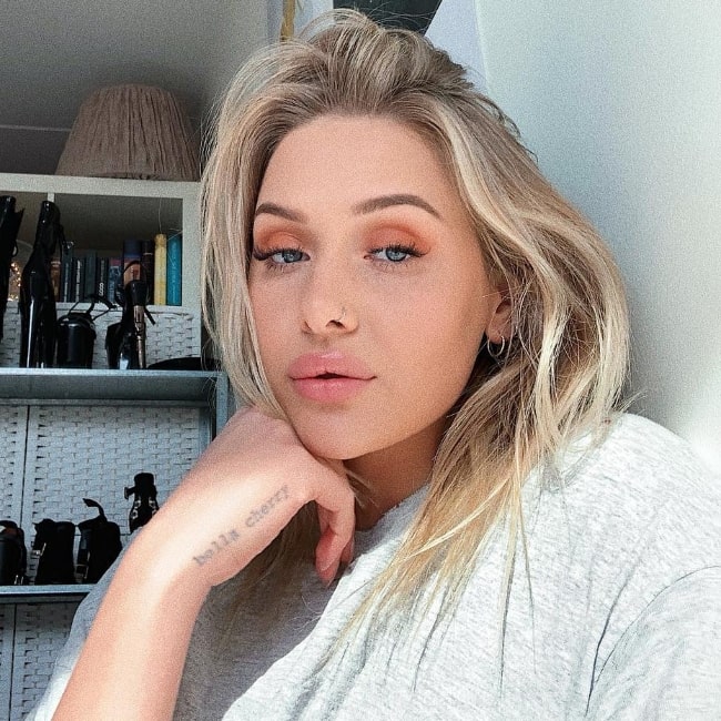 Sofia Kappel as seen while taking a selfie in April 2019