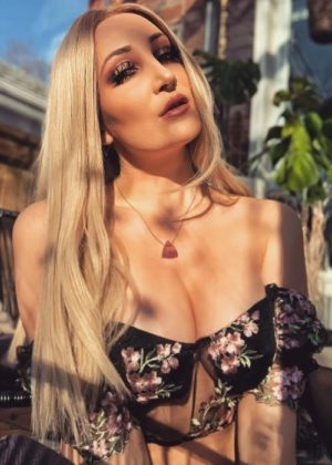 Holly Wolf Height, Weight, Age, Boyfriend, Family, Facts, Biography