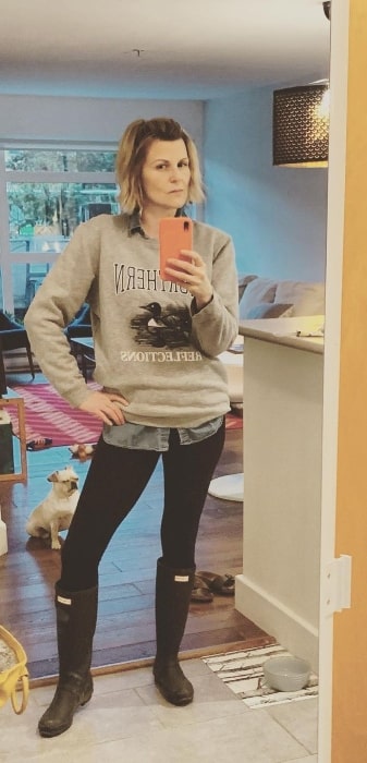 Jennifer Robertson as seen while clicking a mirror selfie
